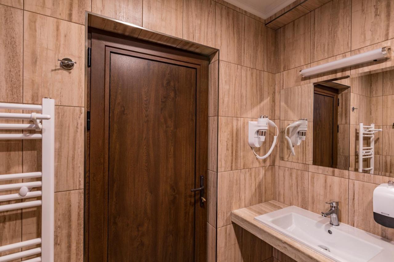 Семеен Хотел Магнолия Kazanlŭk Exterior foto
